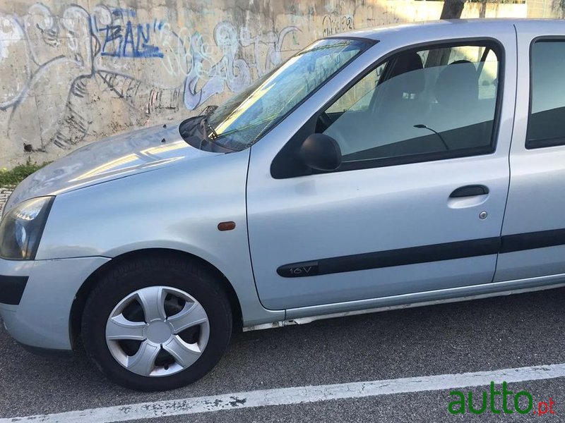 2002' Renault Clio 1.2 photo #4