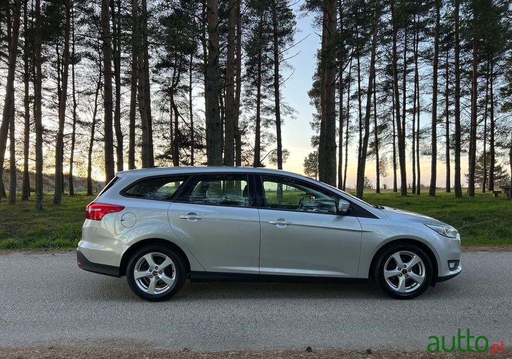 2015' Ford Focus Sw photo #5