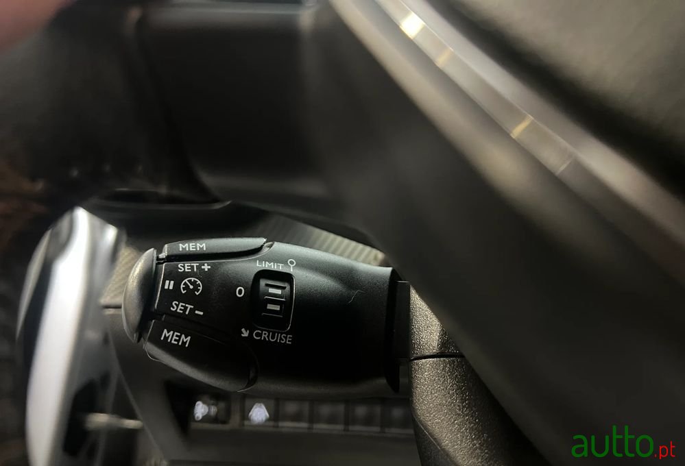 2022' Peugeot 208 photo #6