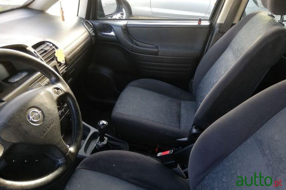2000' Opel Zafira A photo #4