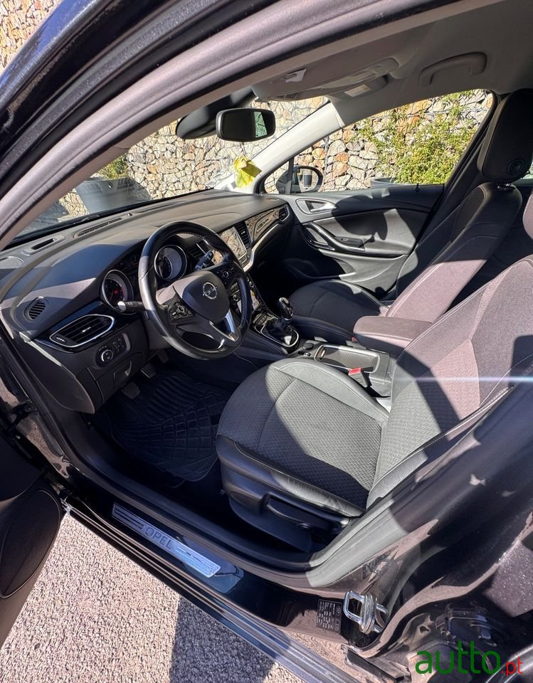 2016' Opel Astra photo #5