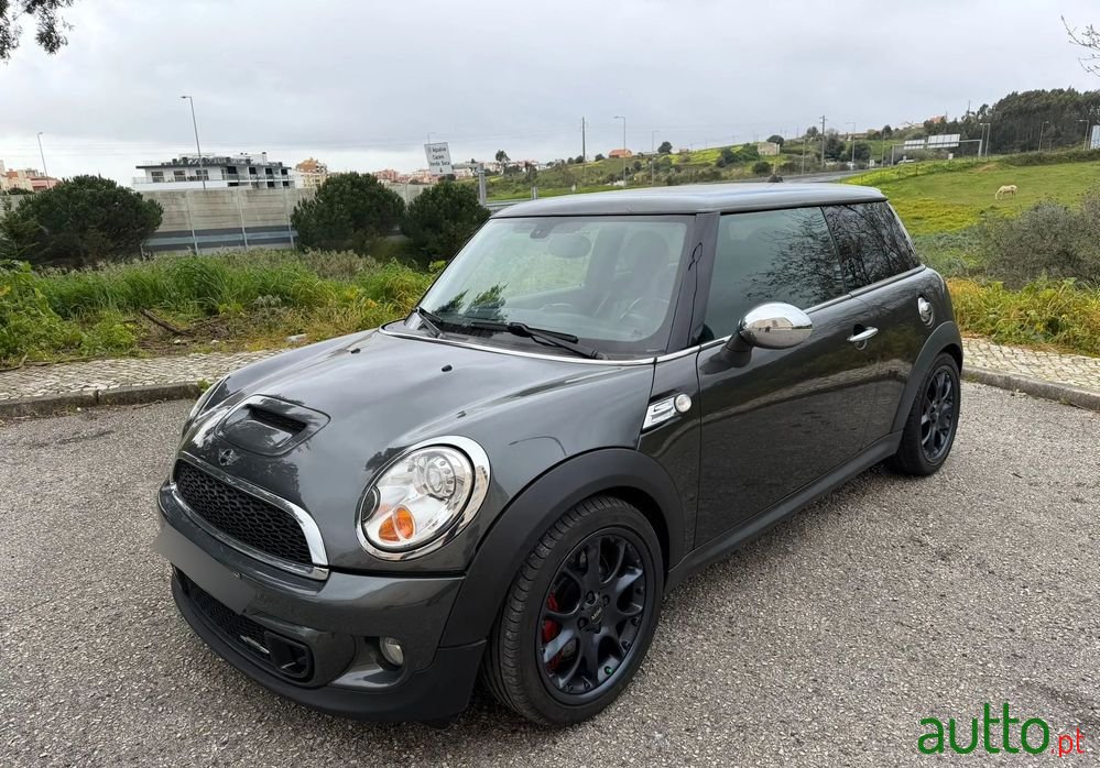 2010' MINI John Cooper Works 3 Portas photo #1