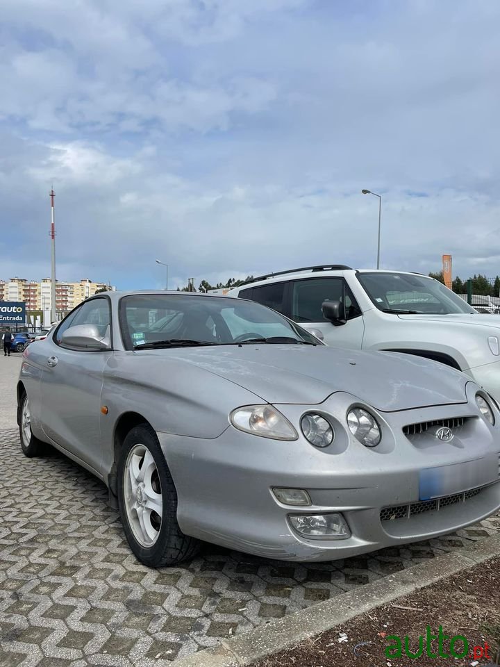 2001' Hyundai Coupe photo #1