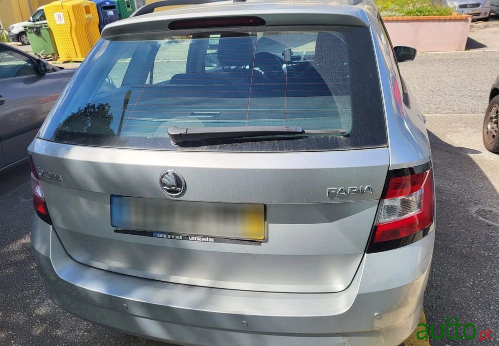 2016' Skoda Fabia Break photo #4