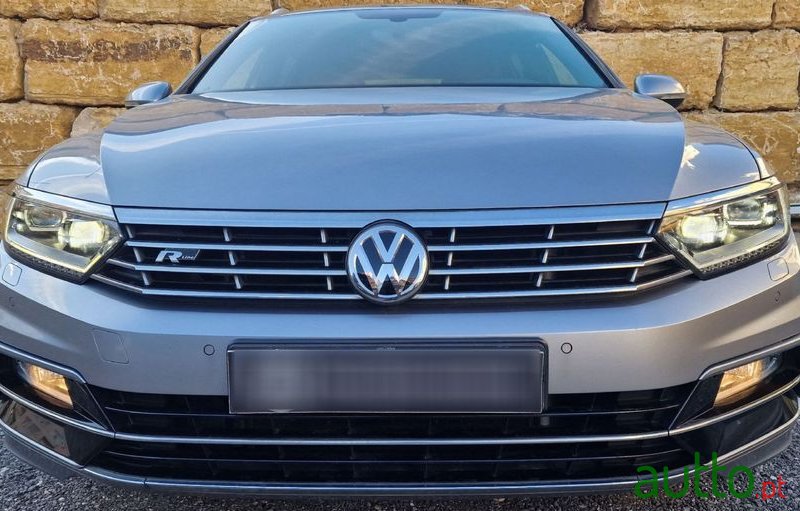 2018' Volkswagen Passat Variant photo #3