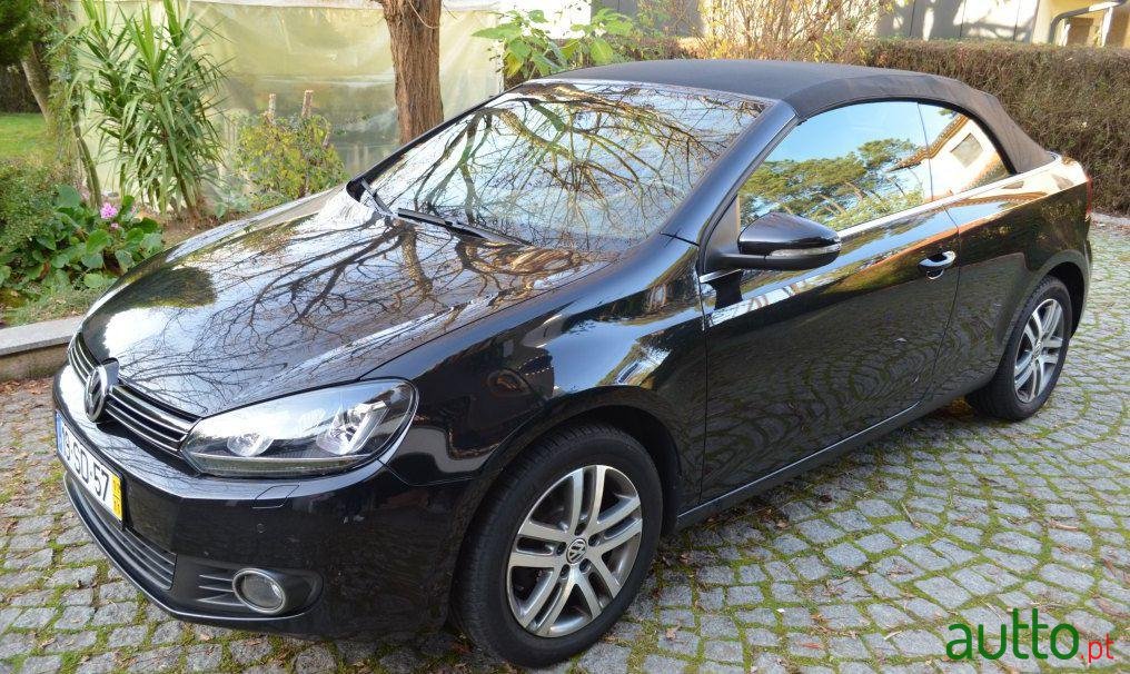 2011' Volkswagen Golf 1.6 Tdi Bluemotion photo #1