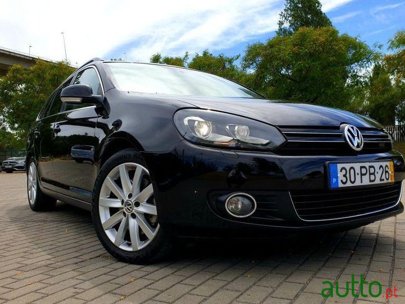 2011' Volkswagen Golf Variant photo #2