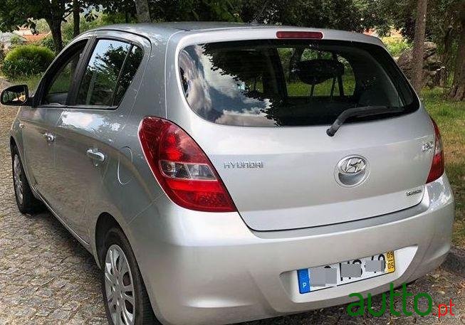 2009' Hyundai i20 1.4 Crdi photo #4