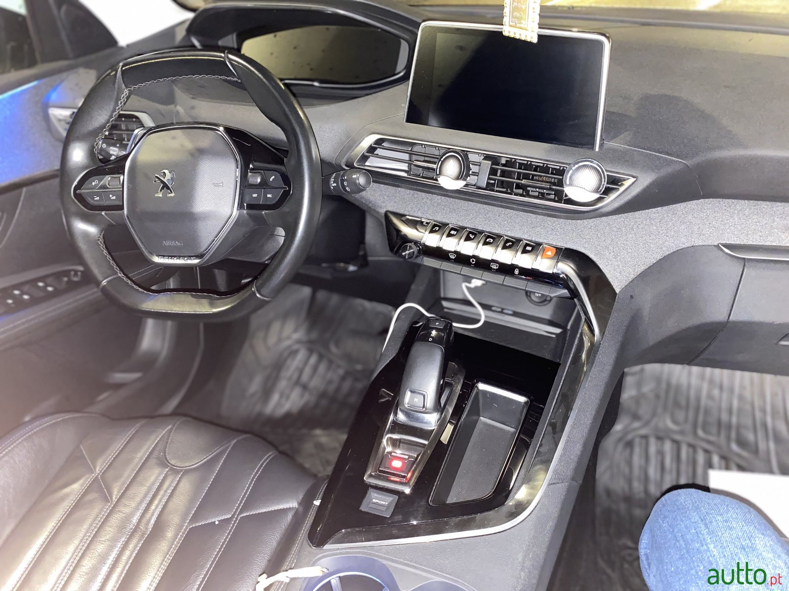 2020' Peugeot 5008 Allure photo #3