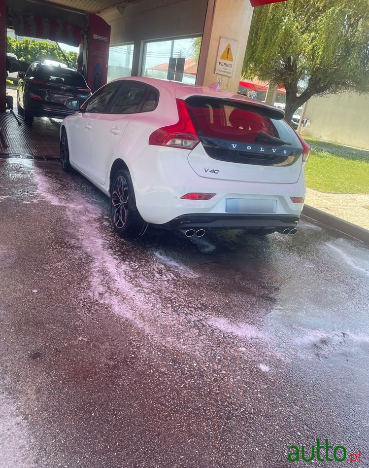 2013' Volvo V40 photo #6