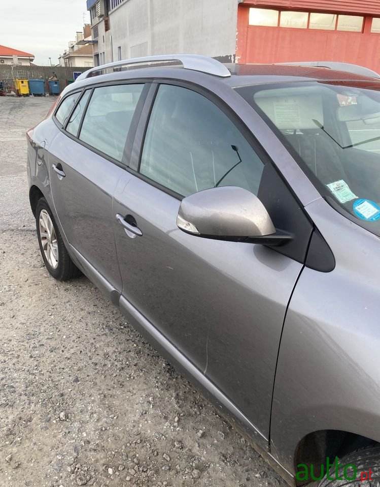 2014' Renault Megane Sport Tourer photo #3