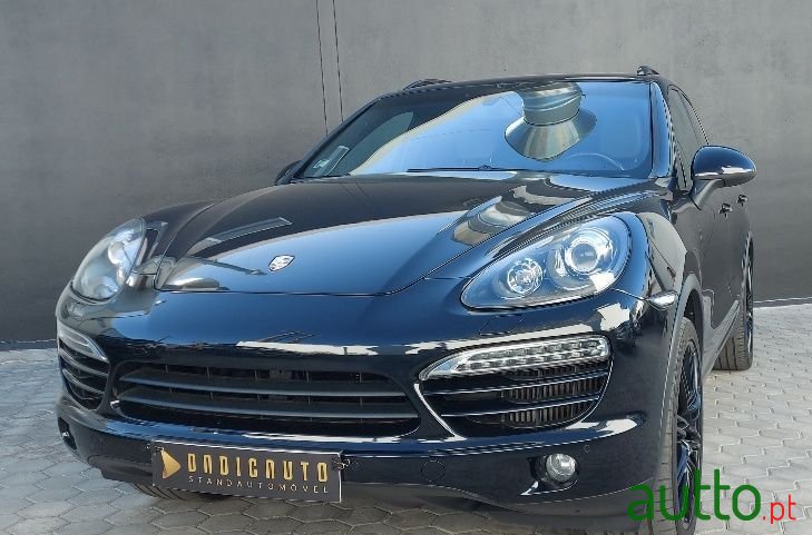 2012' Porsche Cayenne photo #1