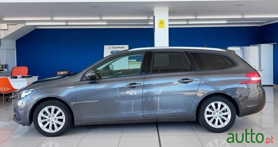 2019' Peugeot 308 Sw photo #2