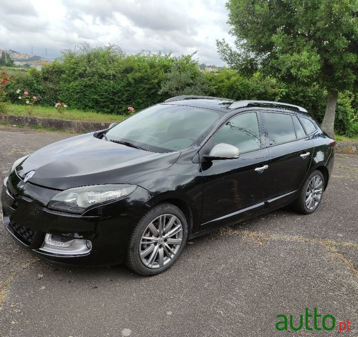 2012' Renault Megane Sport Tourer photo #2