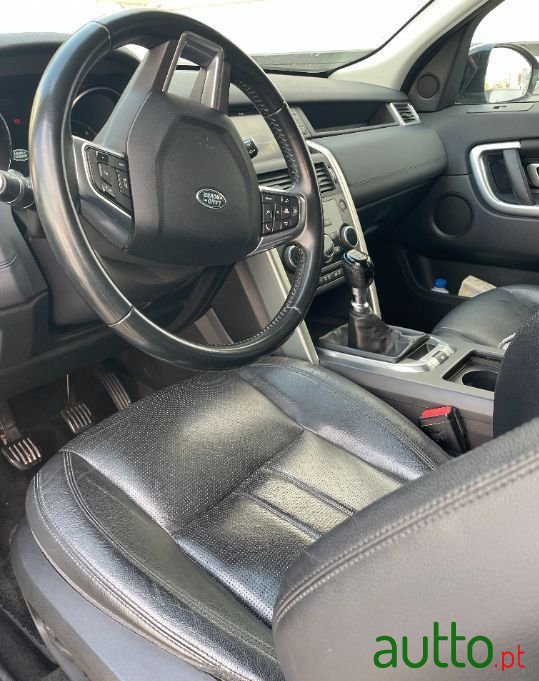 2017' Land Rover Discovery Sport photo #4