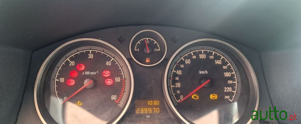 2006' Opel Astra Caravan photo #4