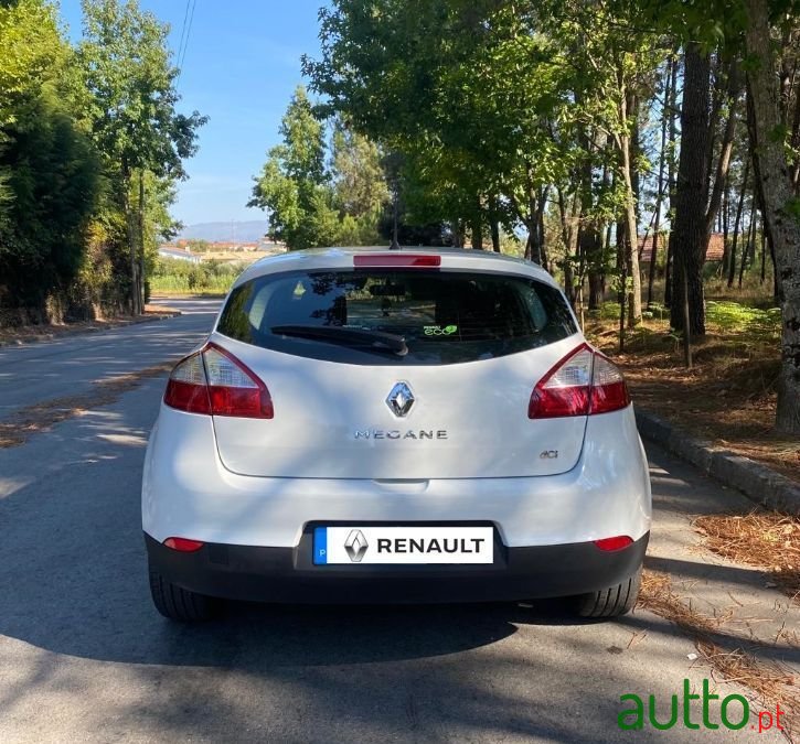 2014' Renault Megane photo #3