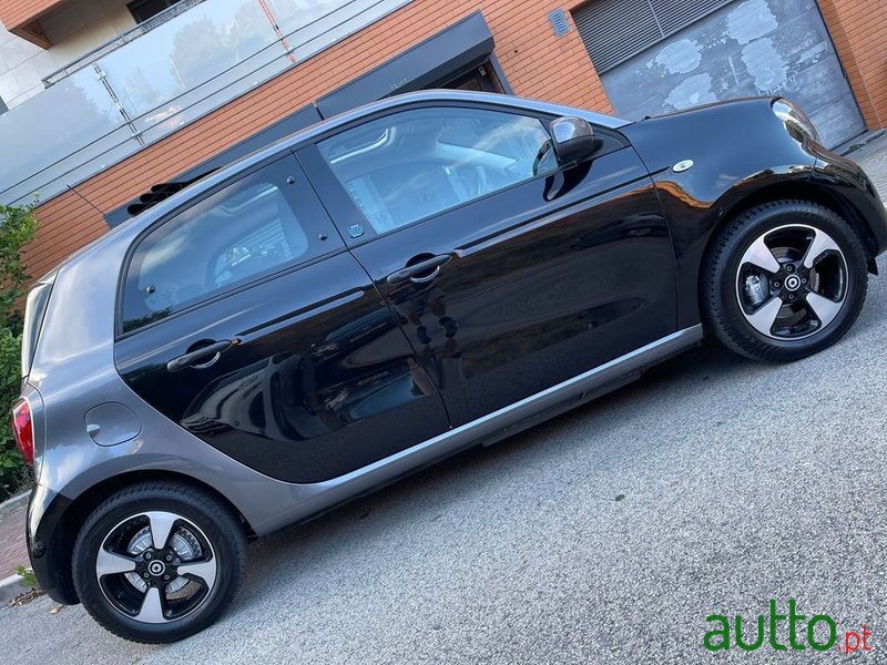 2020' Smart Forfour Electric Drive Passion photo #3