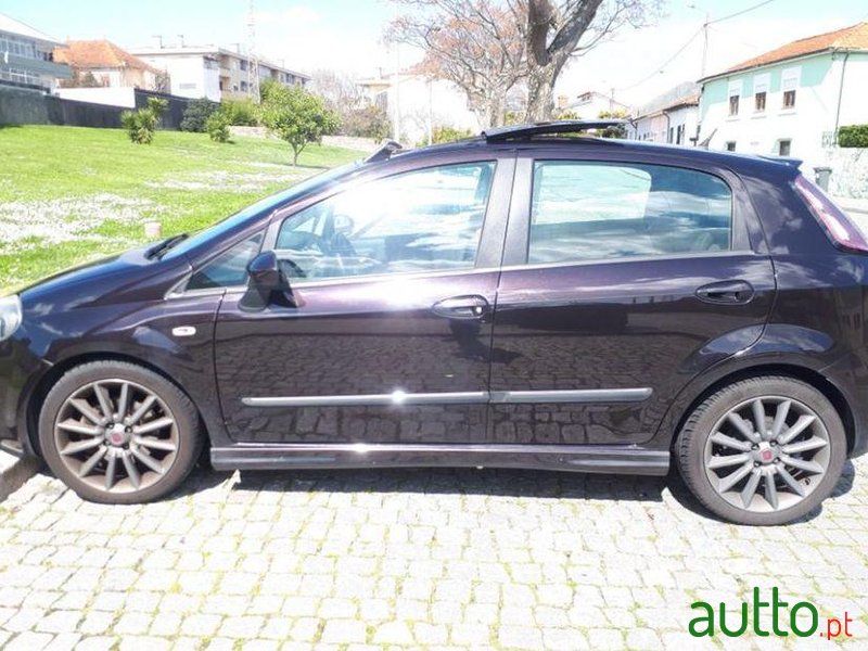 2009' Fiat Punto Evo photo #1