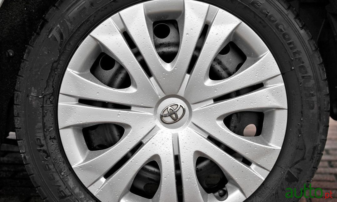 2010' Toyota Corolla photo #5