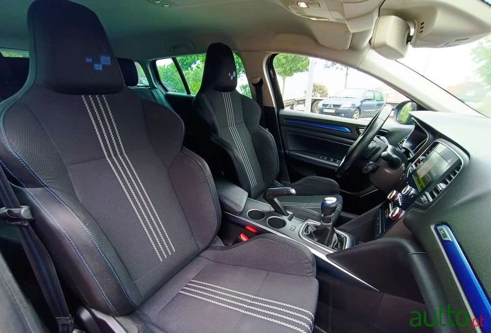 2016' Renault Megane Sport Tourer photo #4