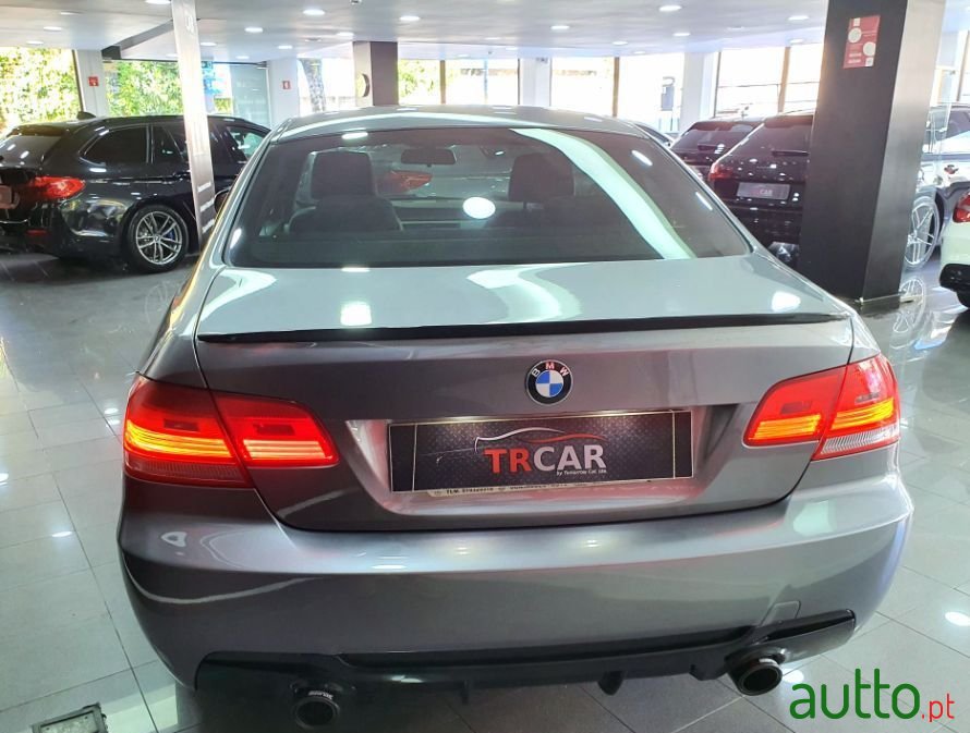 2009' BMW 320 photo #3