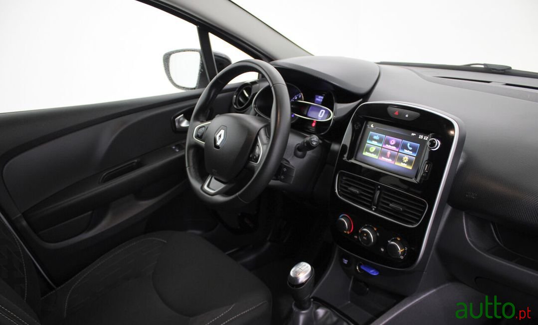 2019' Renault Clio Sport Tourer photo #5