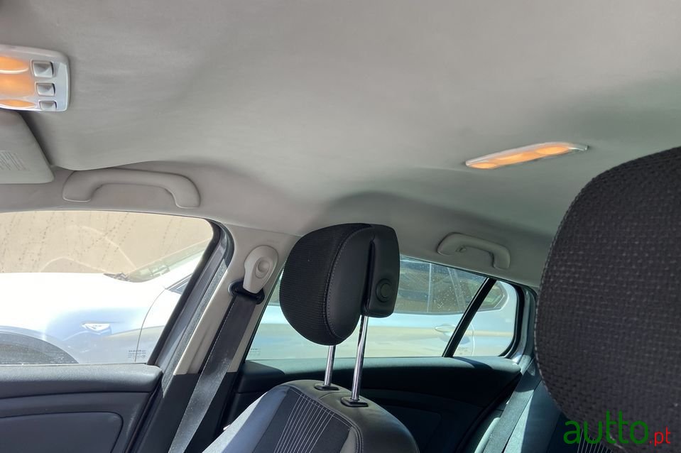 2010' Renault Megane Sport Tourer photo #3