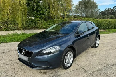 2018' Volvo V40