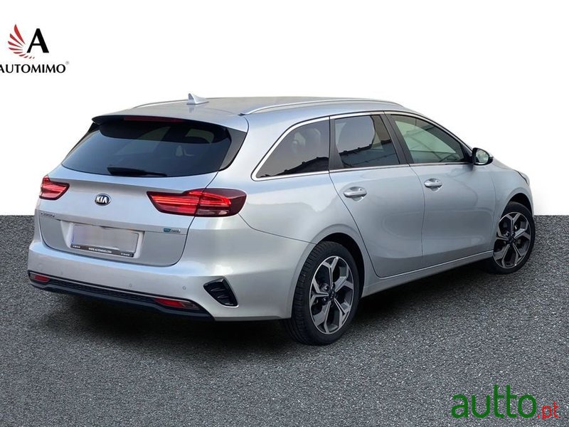 2021' Kia Ceed Sw photo #2