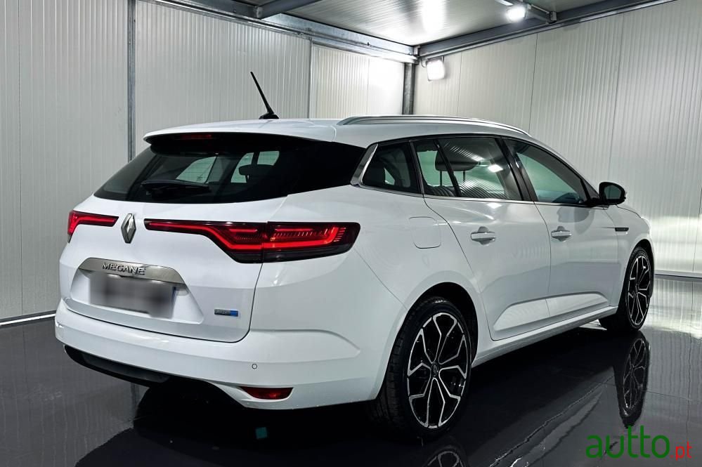 2021' Renault Megane 1.6 Plug-In R.S. Line photo #4