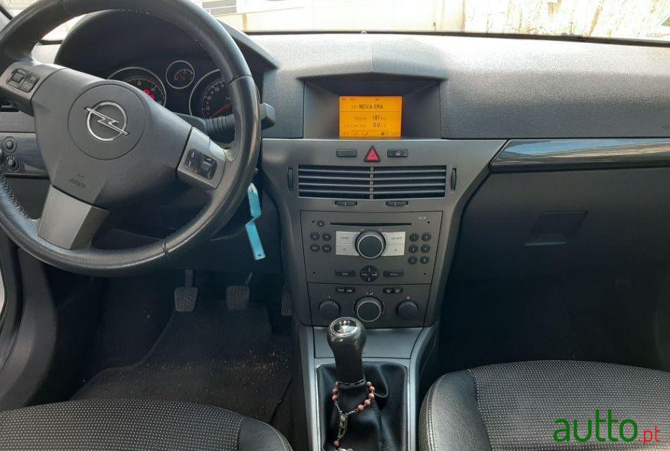 2005' Opel Astra photo #4