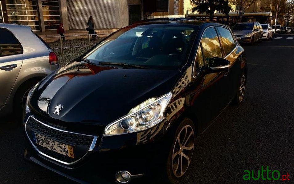 2013' Peugeot 208 Allure photo #2