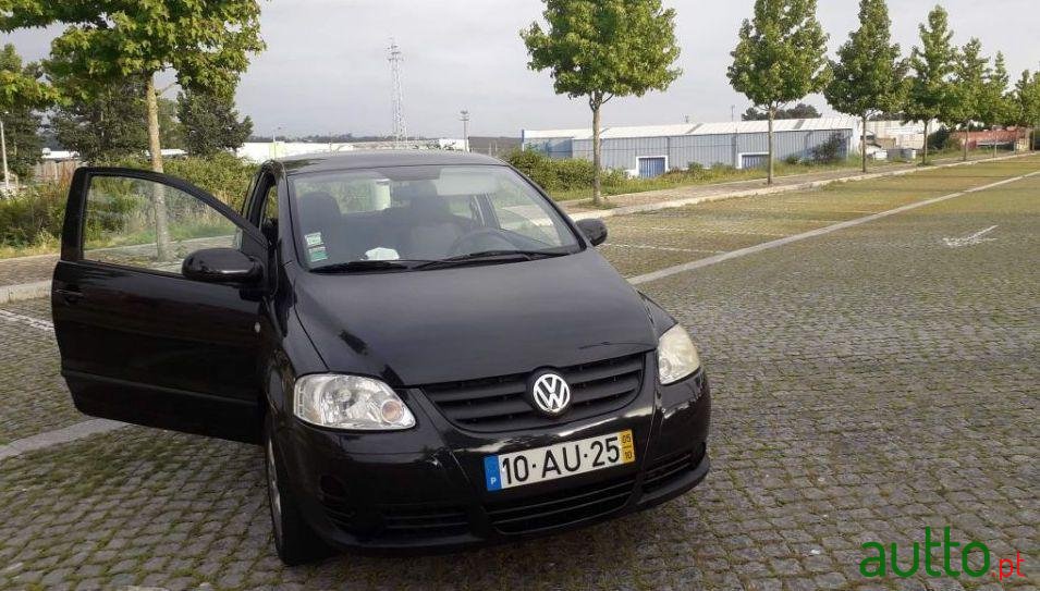 2005' Volkswagen Fox photo #3