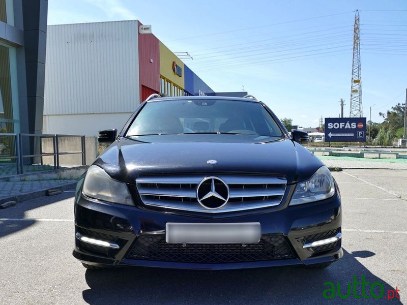 2011' Mercedes-Benz Classe C photo #4