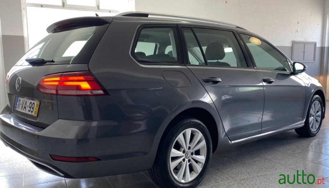 2018' Volkswagen Golf photo #4