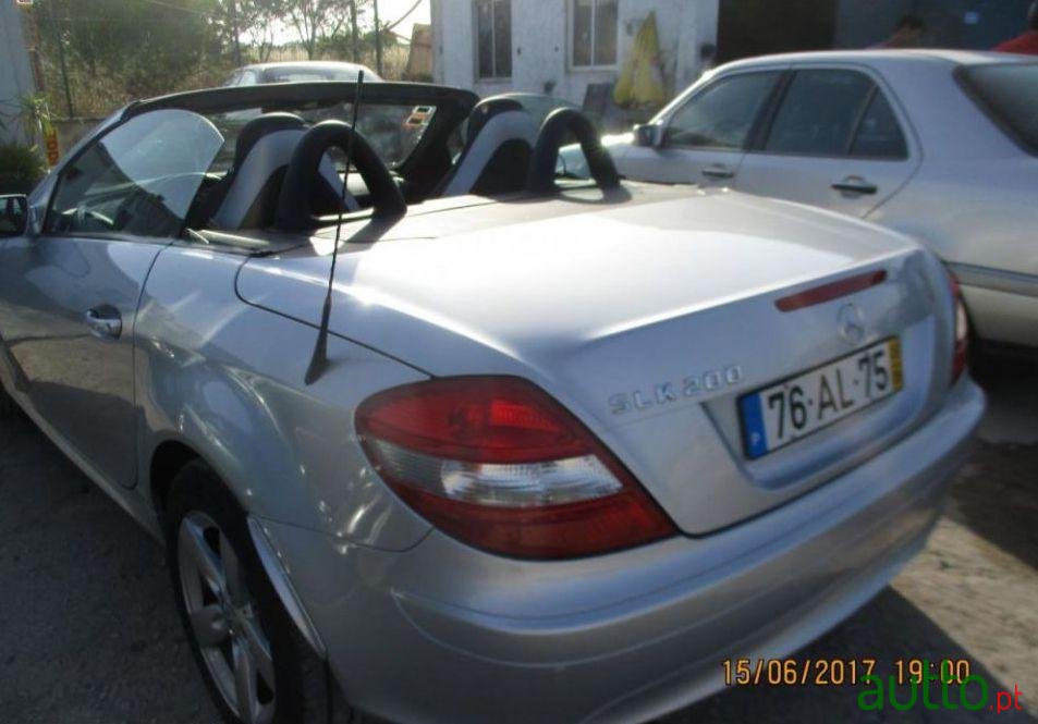2005' Mercedes-Benz Slk-200 photo #2