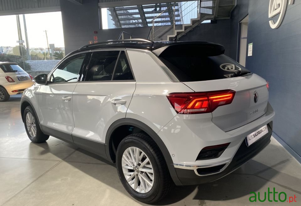 2021' Volkswagen T-Roc photo #3