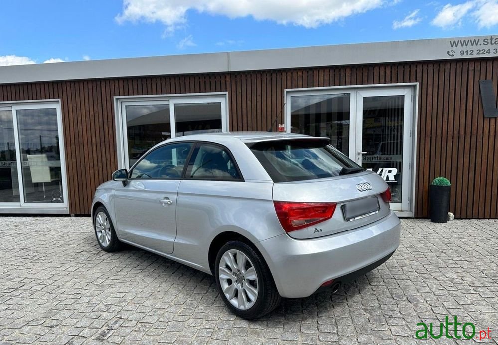 2011' Audi A1 1.6 Tdi Advance photo #4