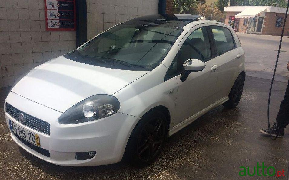 2009' Fiat Grande Punto photo #2