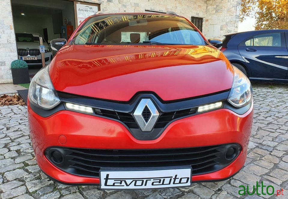 2015' Renault Clio Sport Tourer photo #3