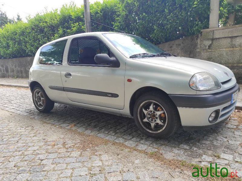 2000' Renault Clio photo #5