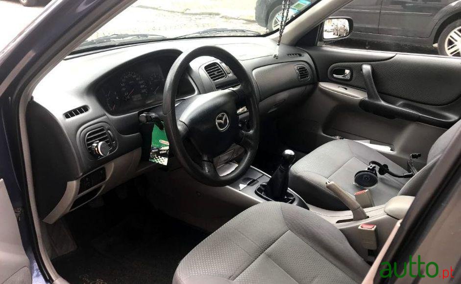 2001' Mazda 323 photo #1