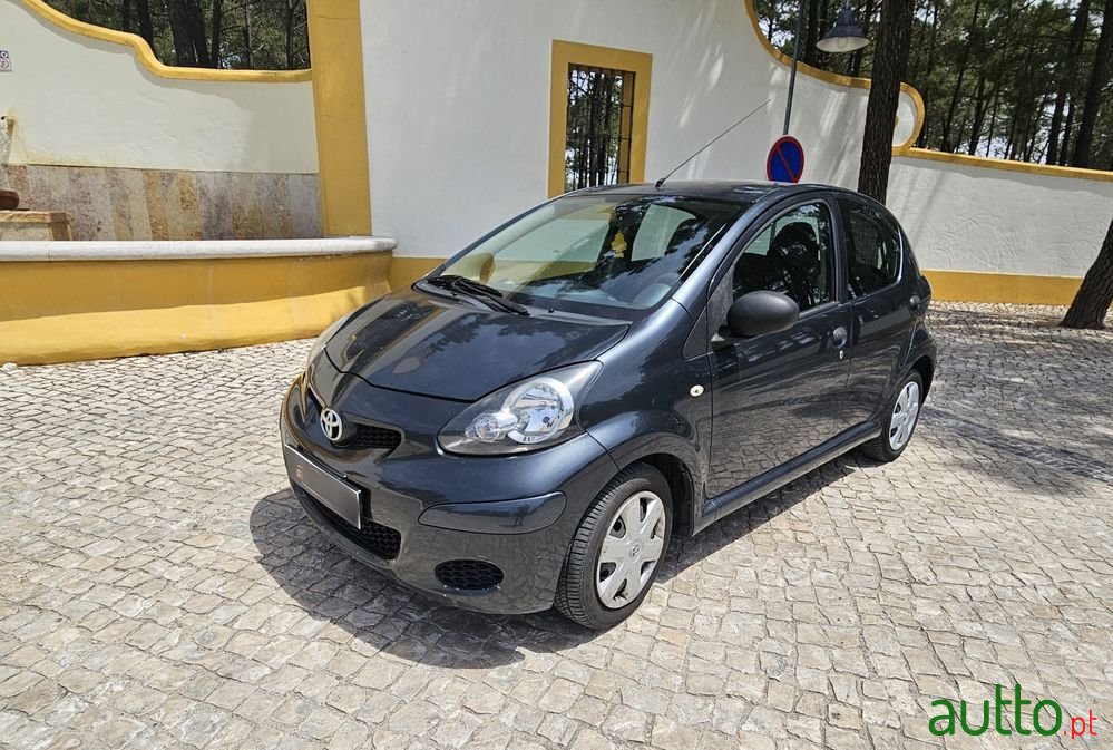 2010' Toyota Aygo 1.0 + Ac photo #1