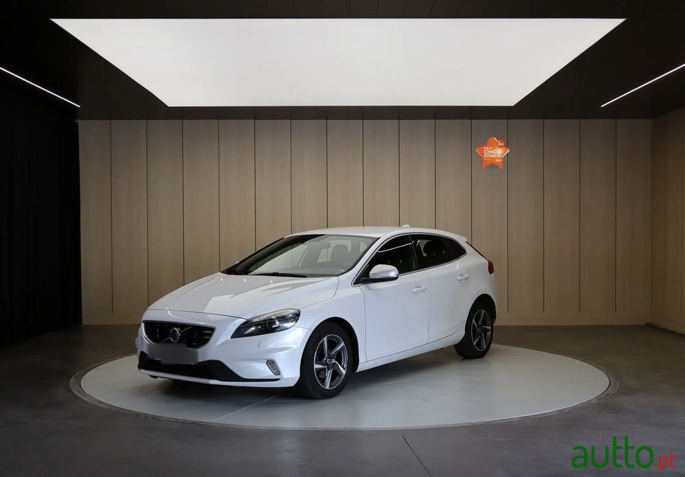 2015' Volvo V40 D2 Rdesign photo #1