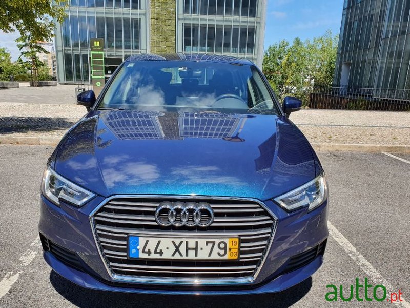 2019' Audi A3 Sportback photo #1