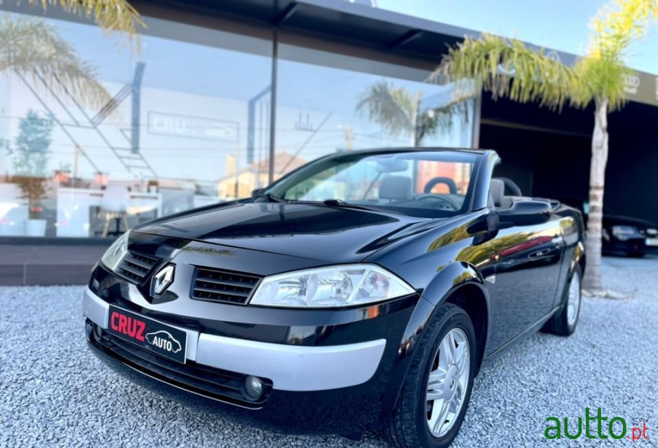 2004' Renault Megane photo #2