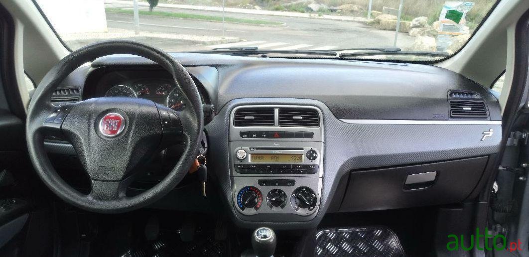 2009' Fiat Grande Punto 1.2 Free photo #5