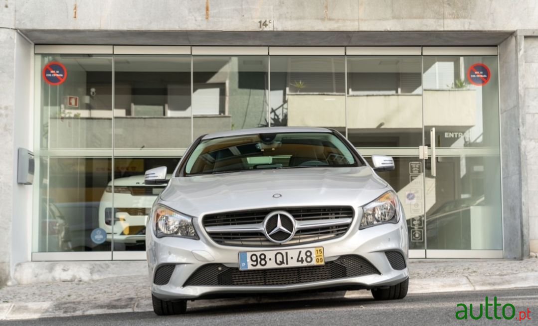 2015' Mercedes-Benz CLA 200 photo #2