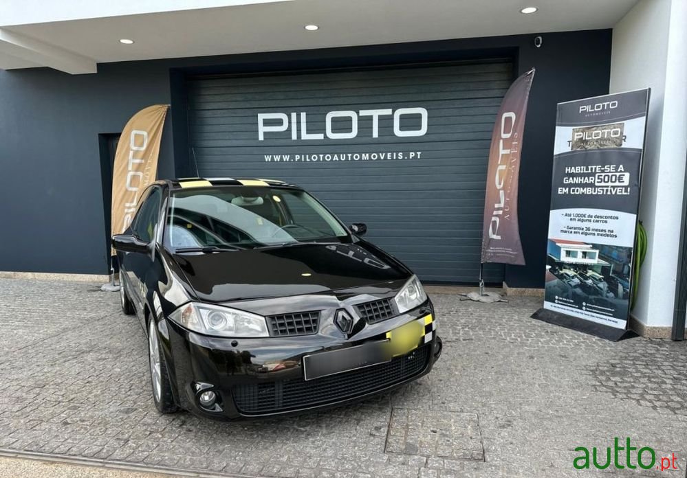 2004' Renault Megane 2.0 T 16V Sport photo #3